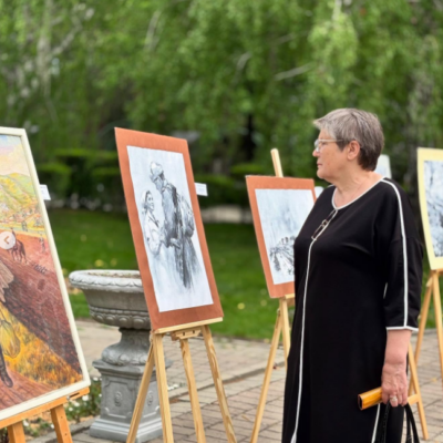 Шығыс Қазақстан Өнер музейі «Жастар саябағына» қайсарлықтың, қайтпас рух пен жалынды жігердің хас үлгісін көрсеткен майдангер аталарымыздың ерлігі бейнеленген туындылардан «Отты жылдар» атты жылжымалы көрме қойды.